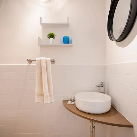 4 - Lovely & Functional Apartment Bari