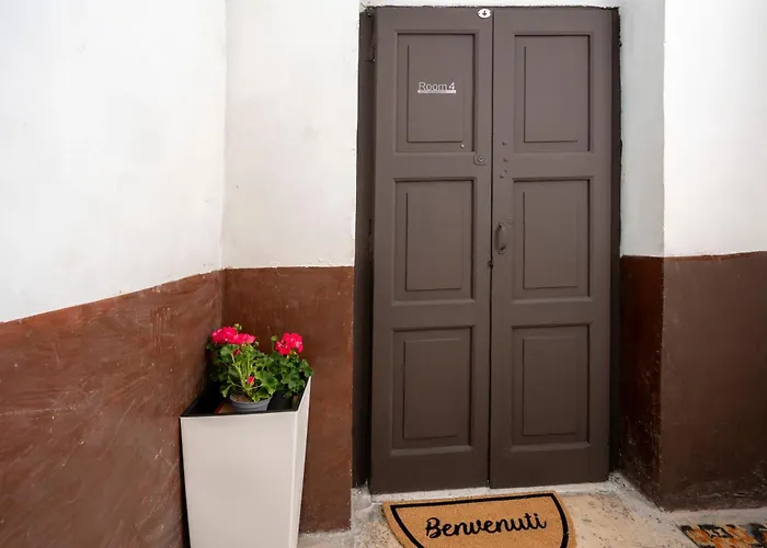 Guesthost - 4 - Lovely & Functional